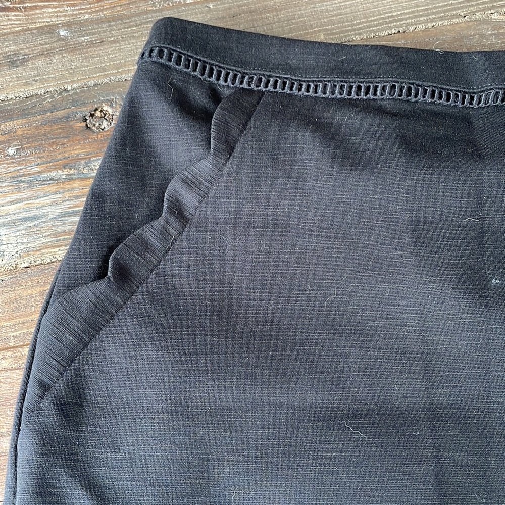 Skies Are Blue Berenice black, scalloped hem skirt NWT size LP - Picture 2 of 8